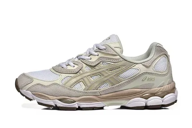 ASICS Beige Marron Chaussures Lifestyle à Panels en Maille Respirants et Cage Synthétique en Couches 2
