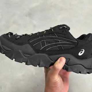ASICS Black Rugged Sole Mesh-Suede Hybrid Upper Lifestyle Sneakers
