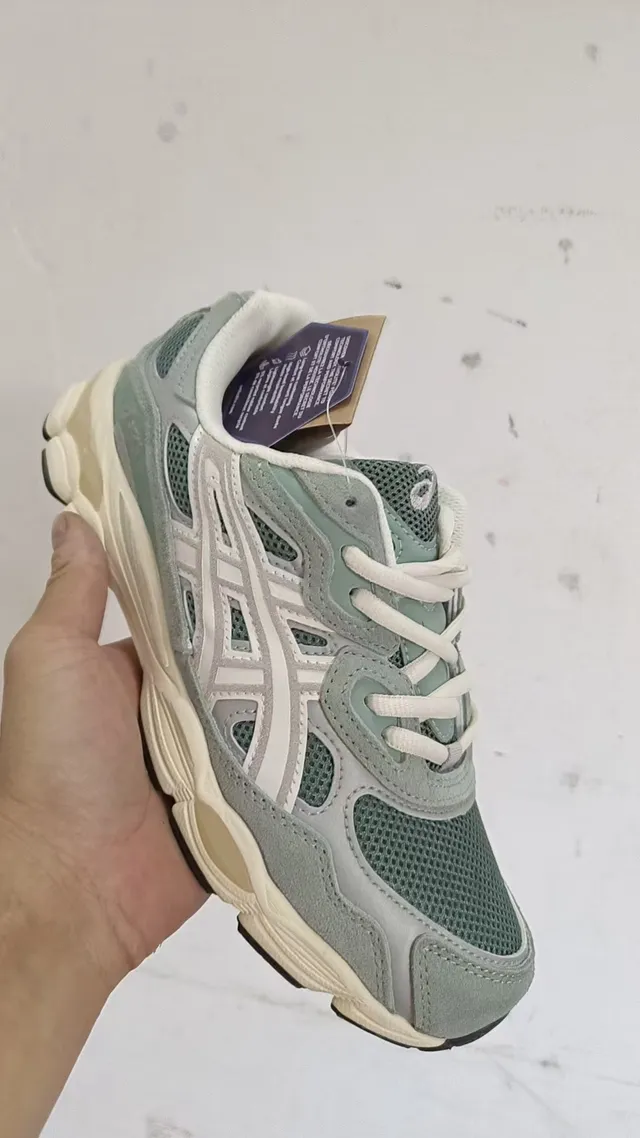 ASICS Vert Beige maille et recouvrement synthétique panneau latéral style cage sneakers lifestyle 2
