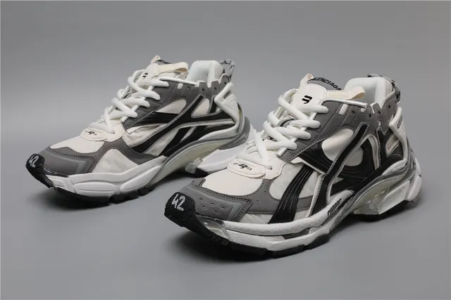 ASICS Runner Grey/White/Black Running Shoes 5