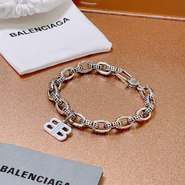 Balenciaga BB Bracelet Silver-Tone Enamel Chain Bracelet 9