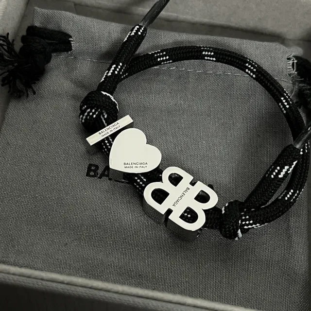Balenciaga BB Heart pulseira de corda preta e branca 2