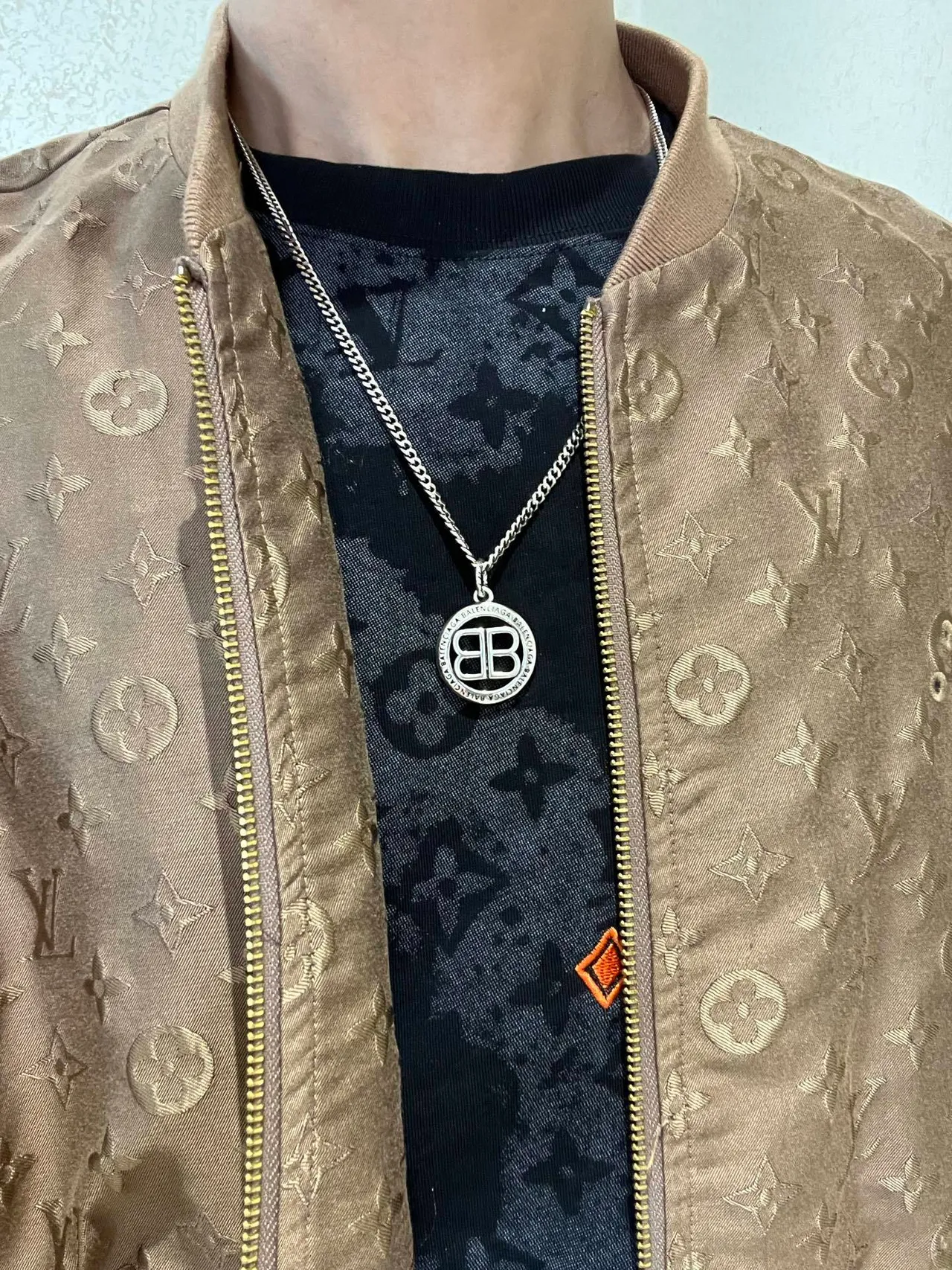 Balenciaga BB collier chaîne courbe argentée pendentif circulaire collier 3