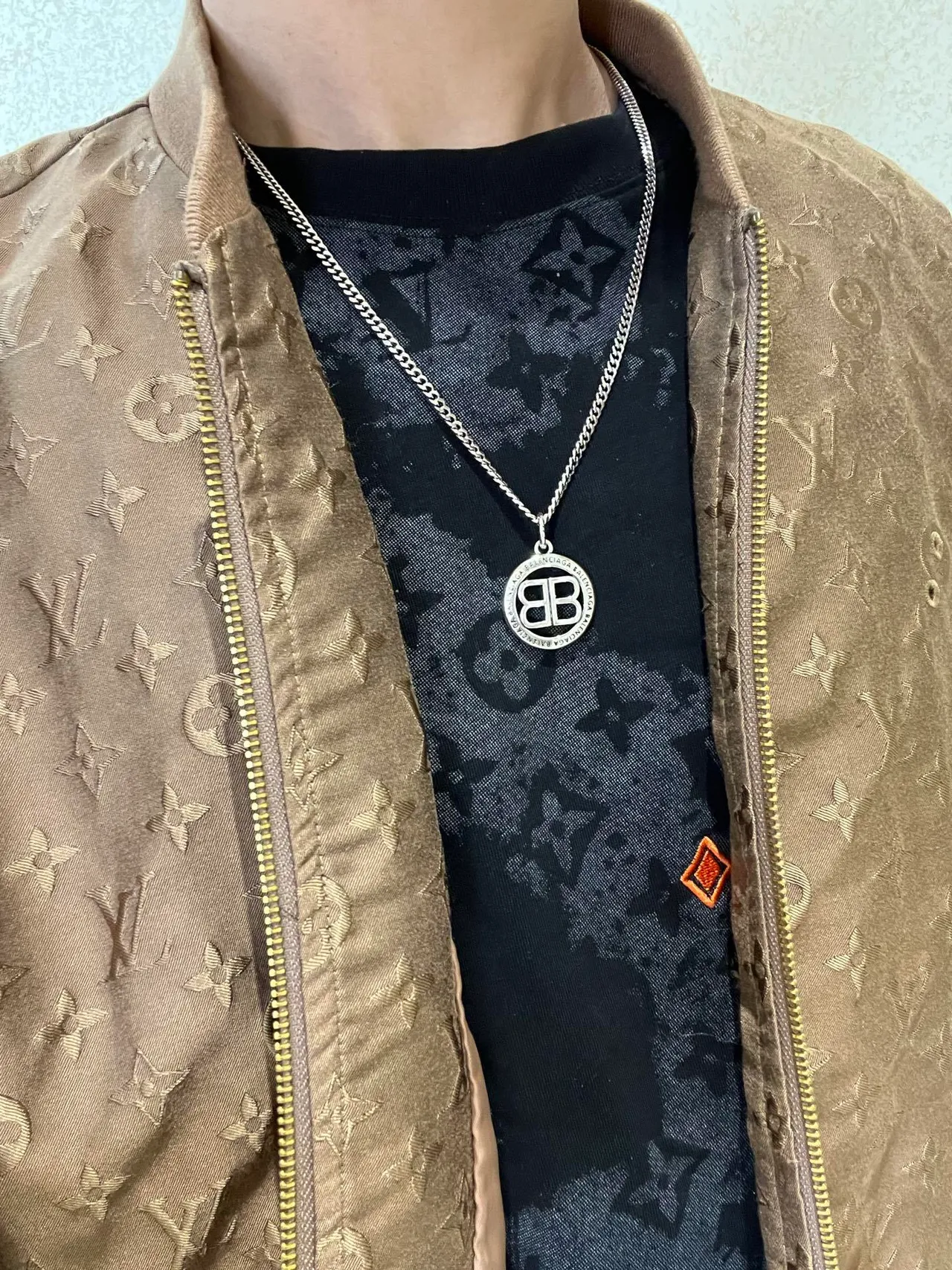 Balenciaga BB collier chaîne courbe argentée pendentif circulaire collier 6