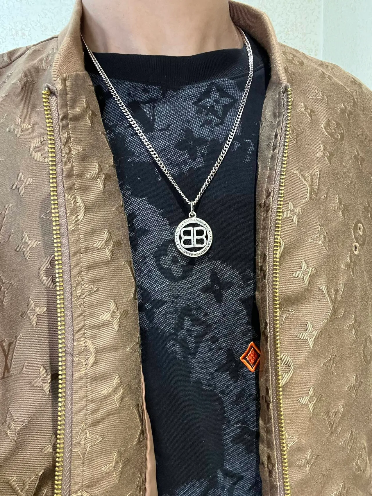Balenciaga BB collier chaîne courbe argentée pendentif circulaire collier 8