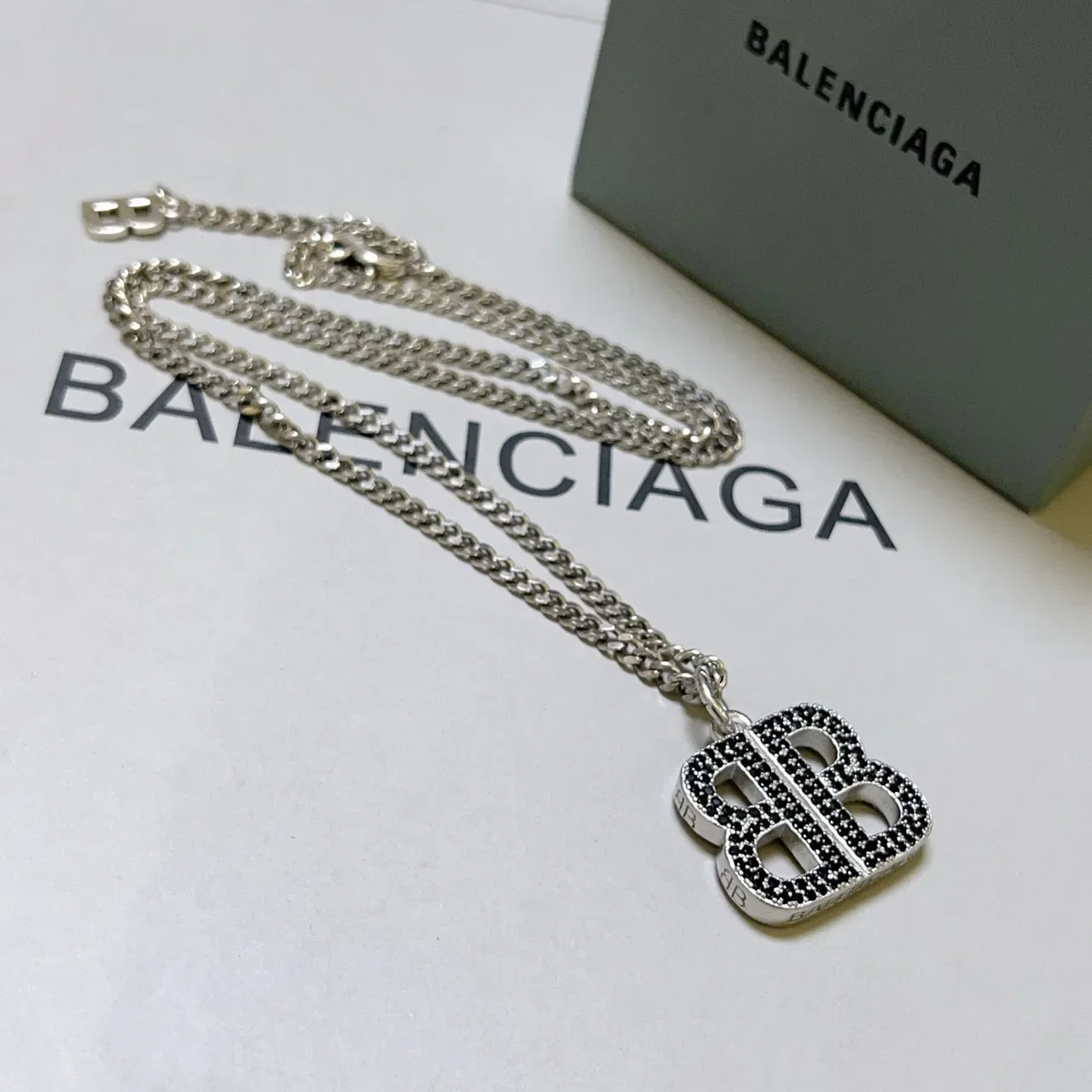 Balenciaga BB Pavé Double-B Colar com pingente 4
