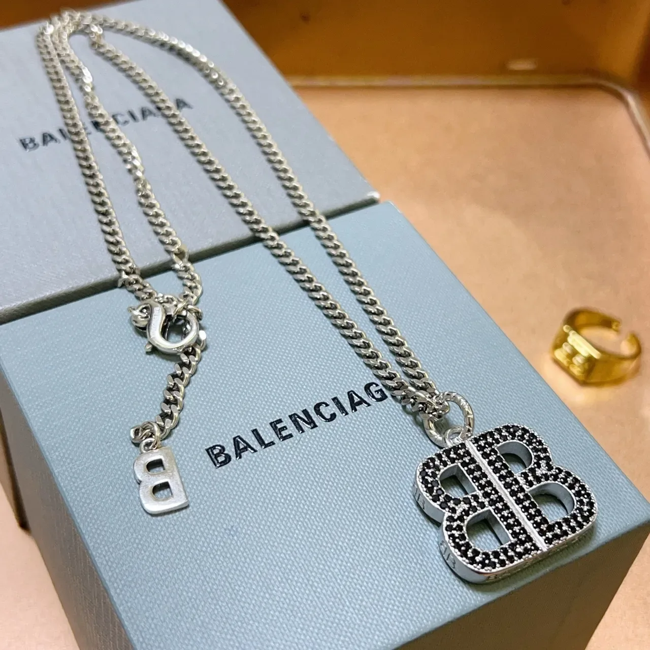 Balenciaga BB Pavé Double-B Colar com pingente 7