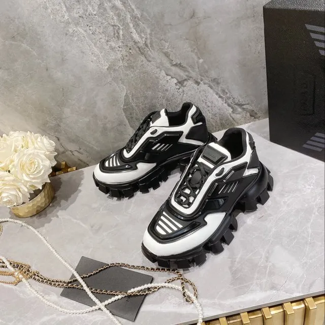 Balenciaga قاعدة سوداء بيضاء بانيلات غير متناظرة حذاء رياضي سميك 8