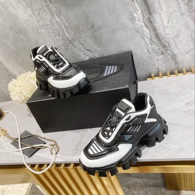 Balenciaga قاعدة سوداء بيضاء بانيلات غير متناظرة حذاء رياضي سميك 9