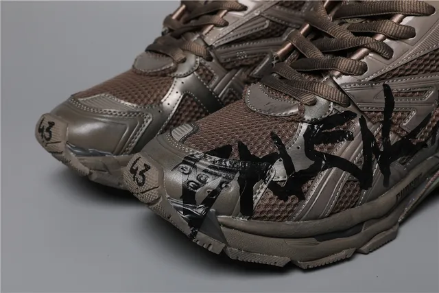 Balenciaga Sneakers Marron Noir Silhouette Maille Et Overlays Synthétiques Chunky 4