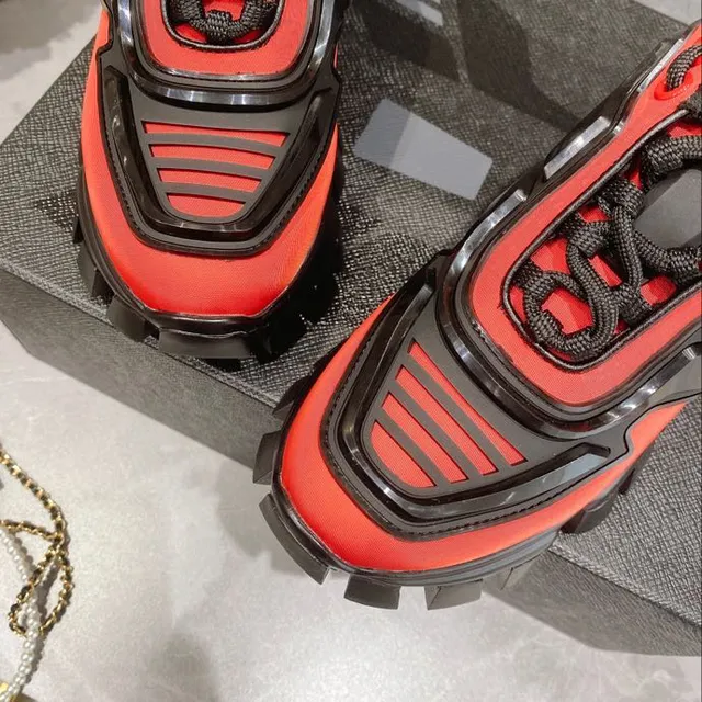 Balenciaga Defender أسود وأحمر حذاء رياضي سميك 6