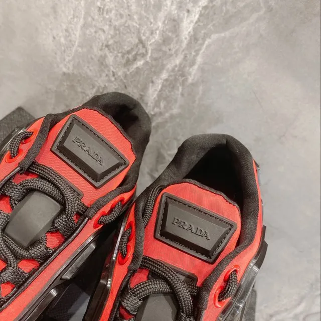 Balenciaga Defender أسود وأحمر حذاء رياضي سميك 8