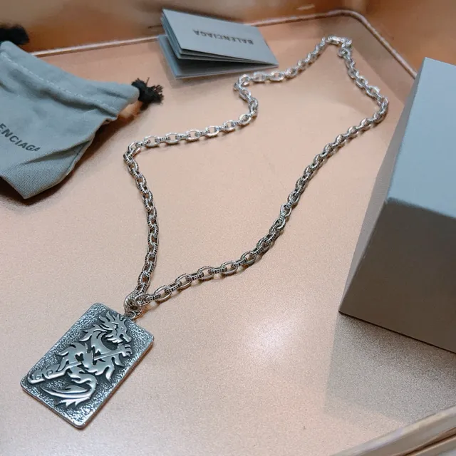 Balenciaga Colar Pendente Motivo Dragão Texturizado 2