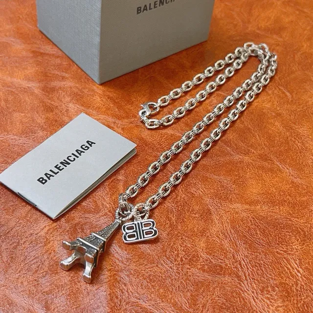 Balenciaga Eiffel Tower and BB Logo colar prateado corrente curb charme colar 6