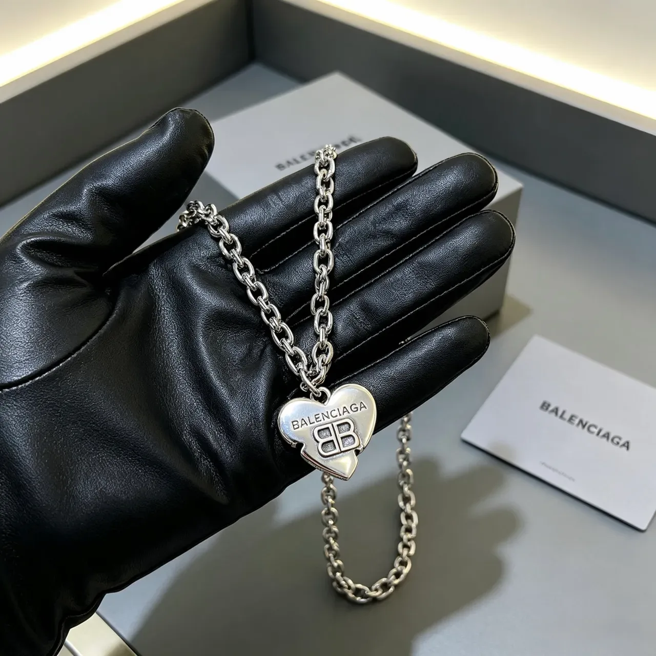 Balenciaga pendentif cœur argent chaîne curb chunky 4