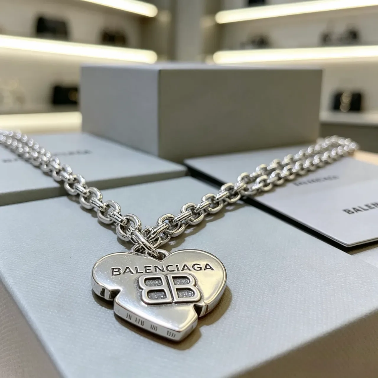 Balenciaga pendentif cœur argent chaîne curb chunky 5