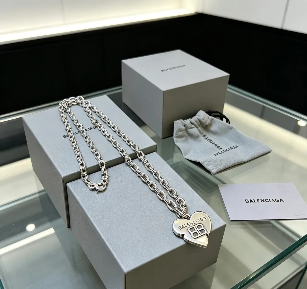 Balenciaga pendentif cœur argent chaîne curb chunky 9