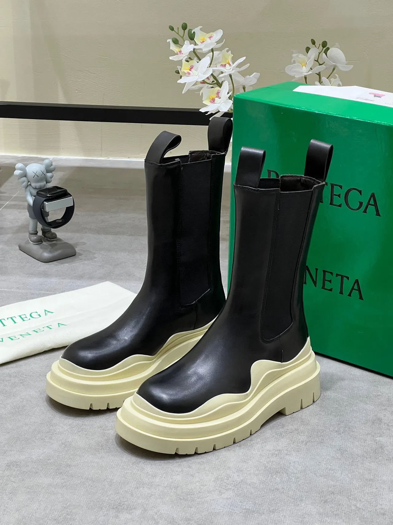 Balenciaga Le Cagole Bottines noires et crème 2