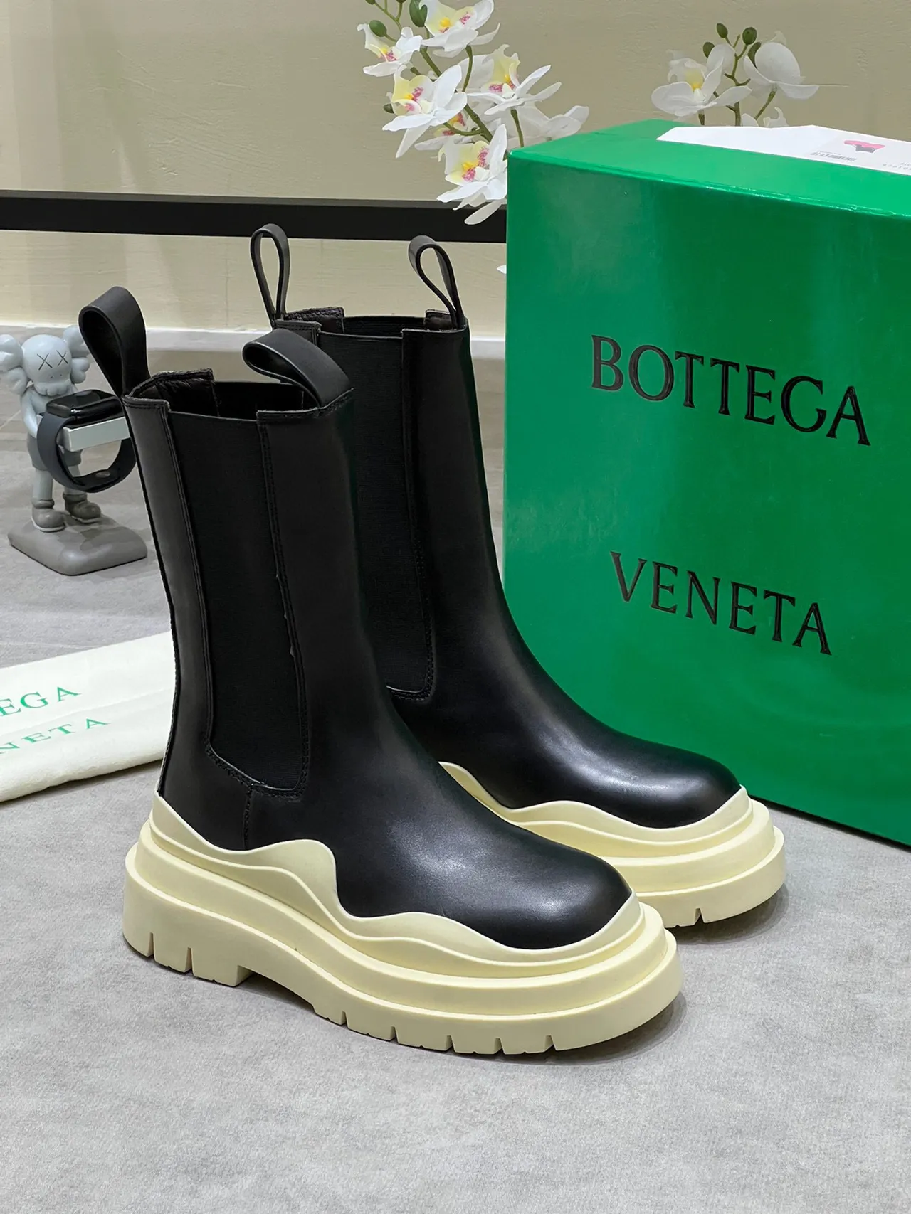 Balenciaga Le Cagole Bottines noires et crème 3