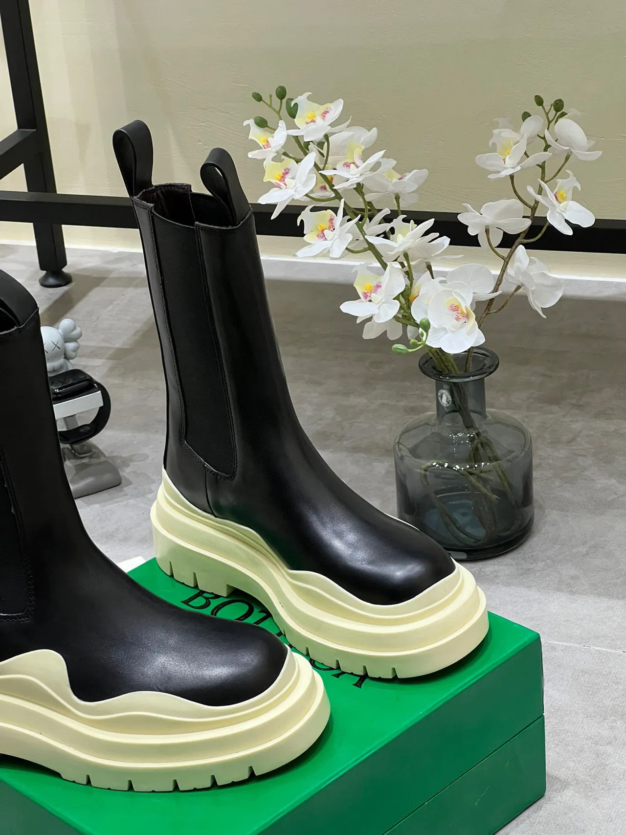 Balenciaga Le Cagole Bottines noires et crème 7