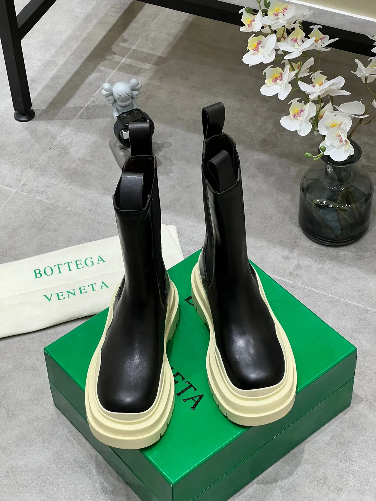 Balenciaga Le Cagole Bottines noires et crème 8