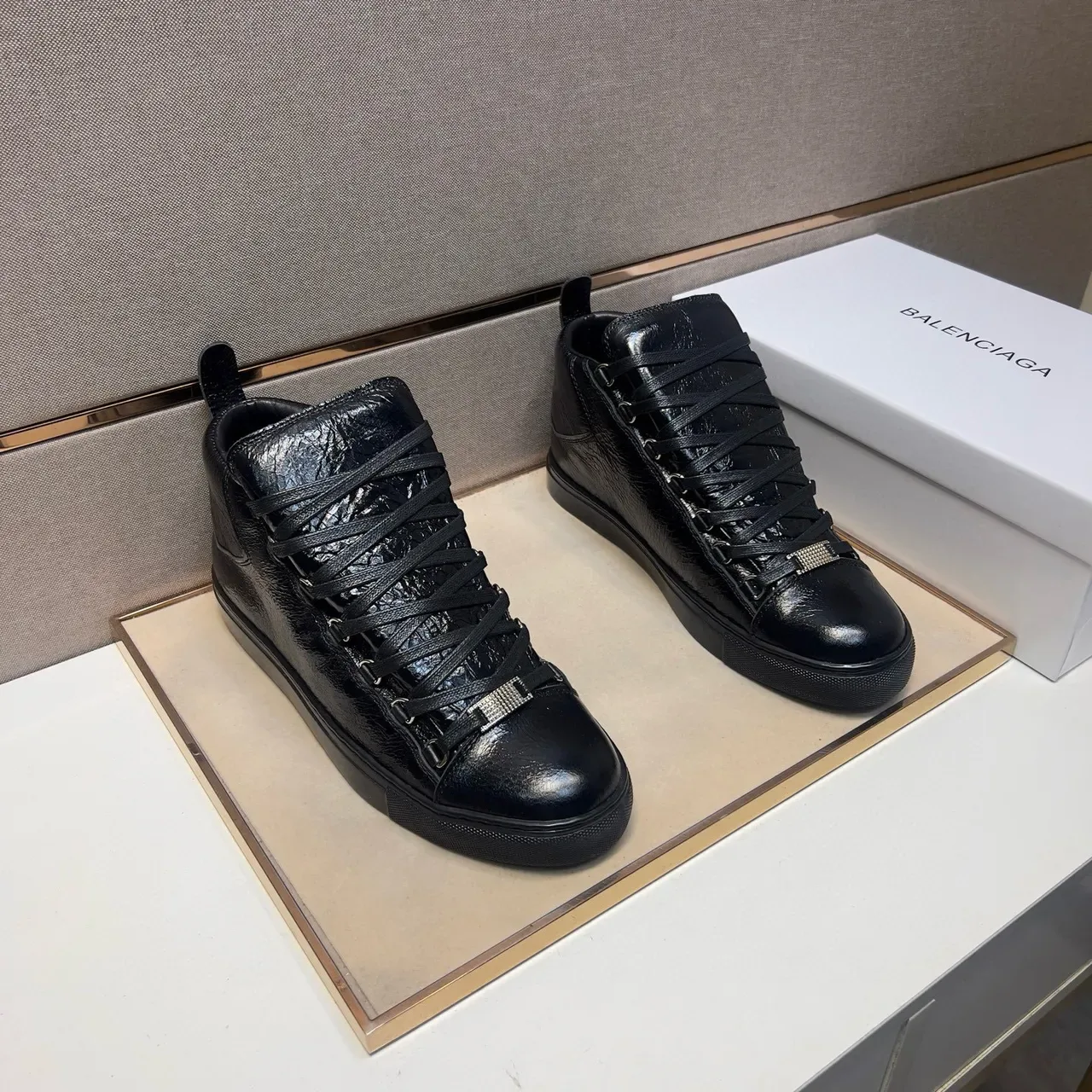 Balenciaga Le Cagole sneaker lifestyle preto alto 2