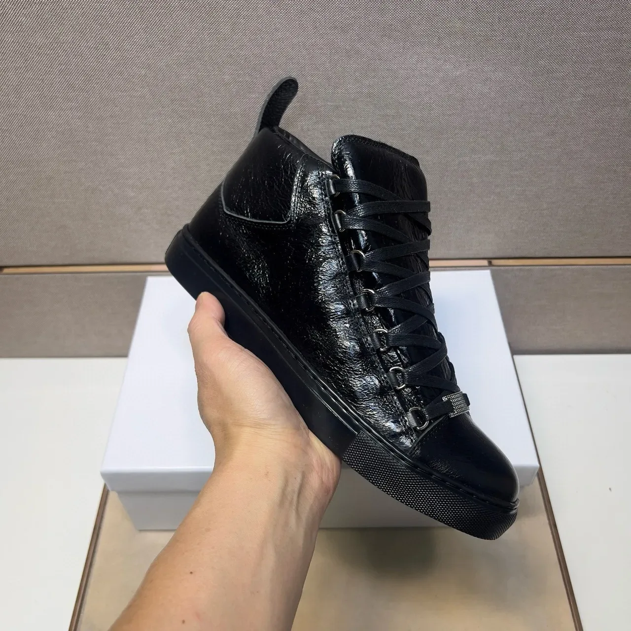 Balenciaga Le Cagole sneaker lifestyle preto alto 6
