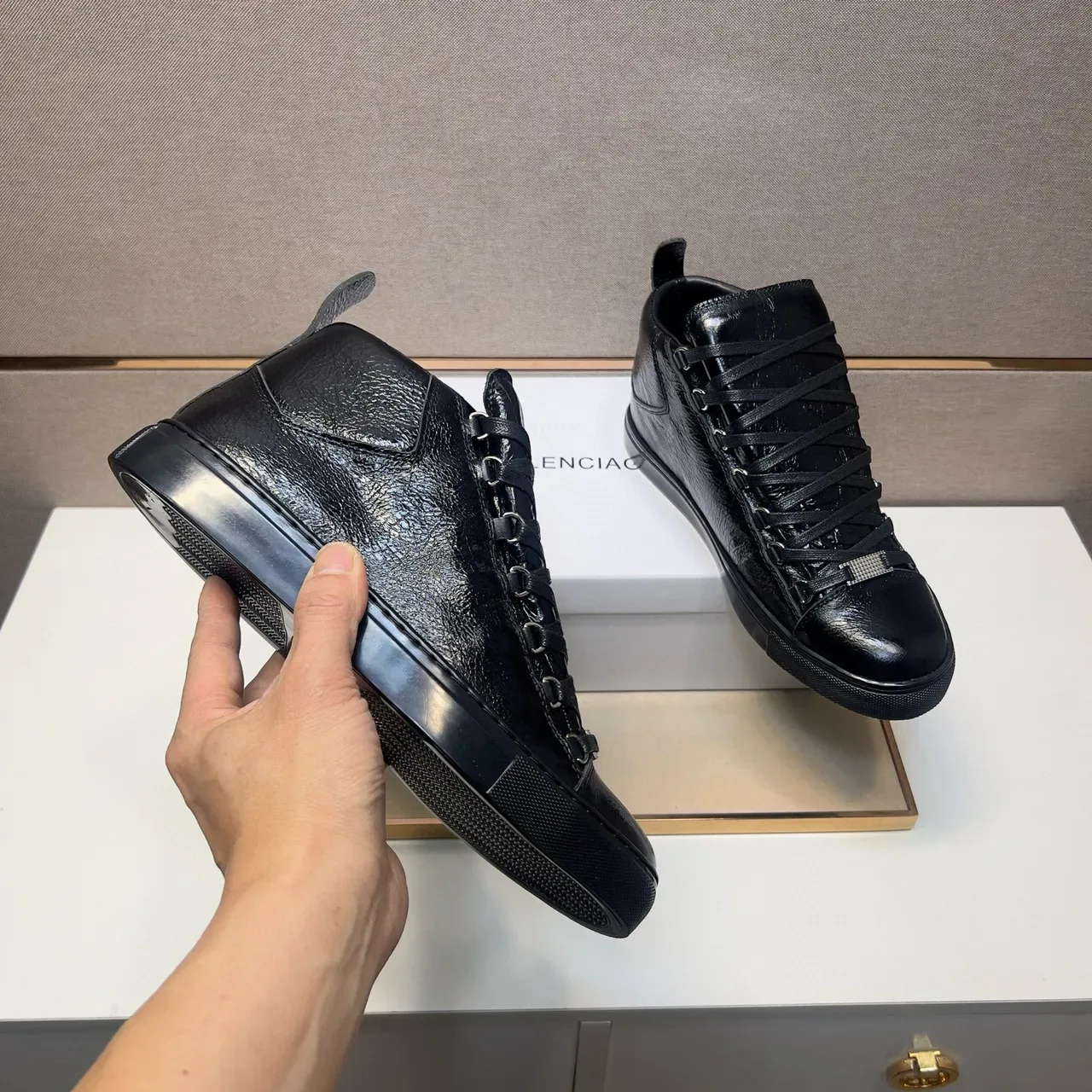 Balenciaga Le Cagole sneaker lifestyle preto alto 7