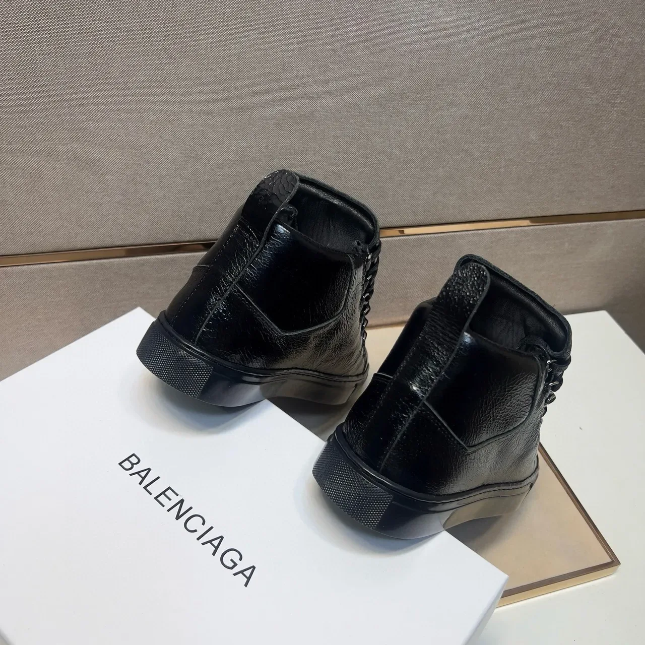Balenciaga Le Cagole sneaker lifestyle preto alto 9