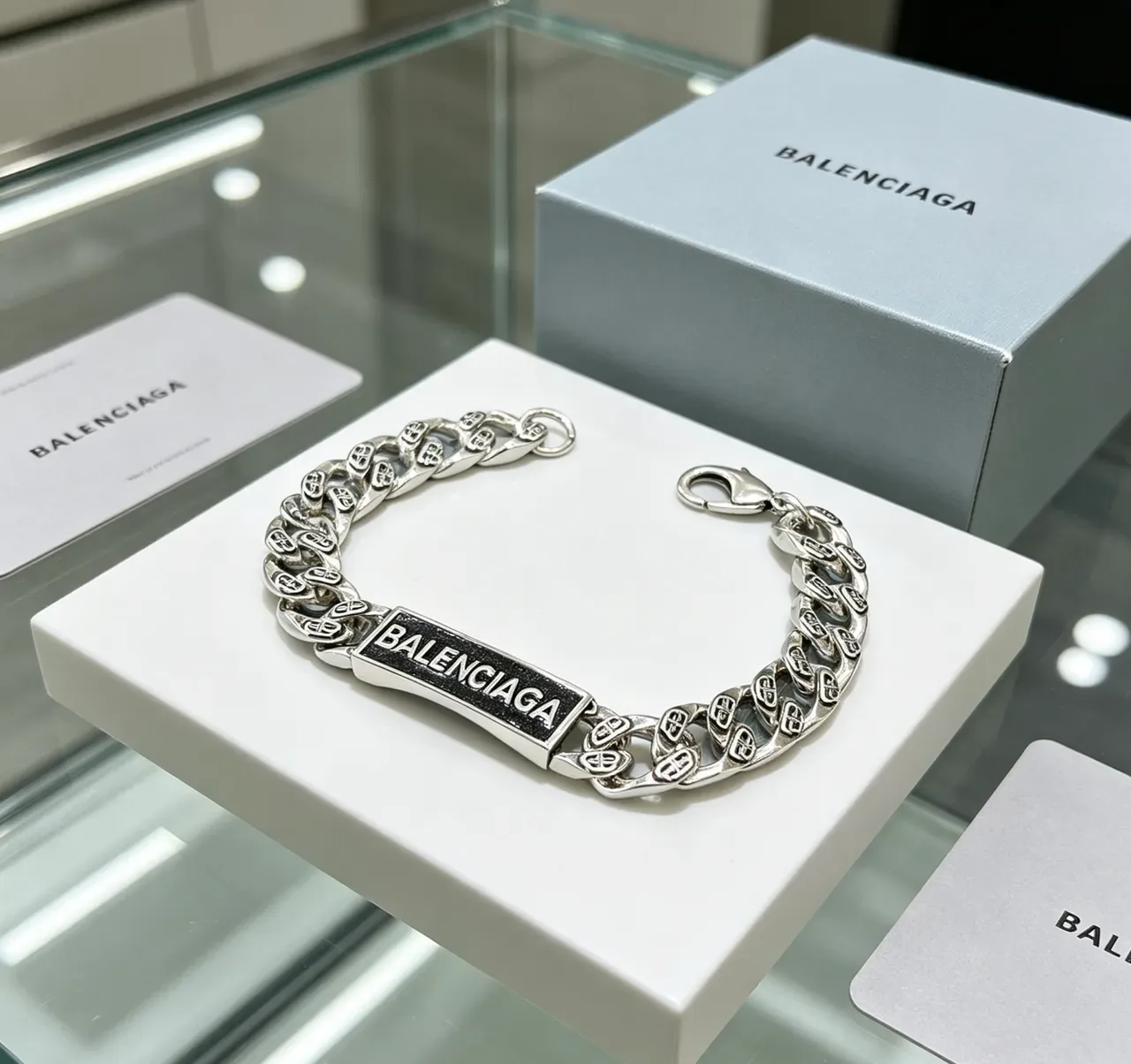 Pulseira Balenciaga Logo Plaque Prata Preta Corrente Curb-Link Chunky Retangular 3