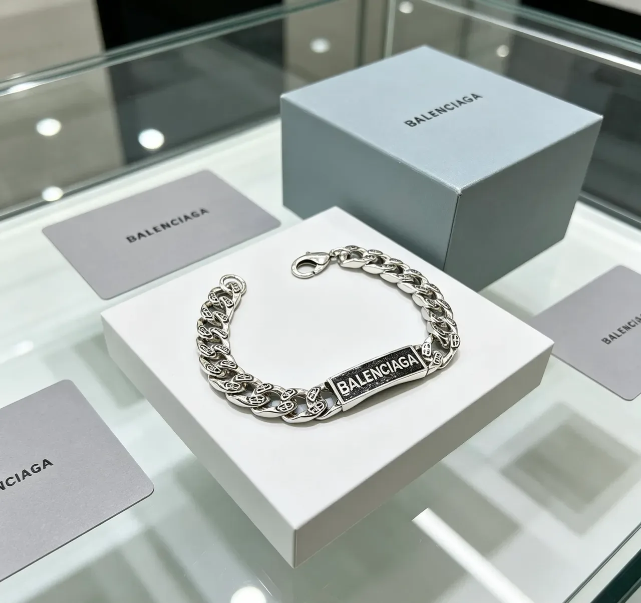 Pulseira Balenciaga Logo Plaque Prata Preta Corrente Curb-Link Chunky Retangular 4