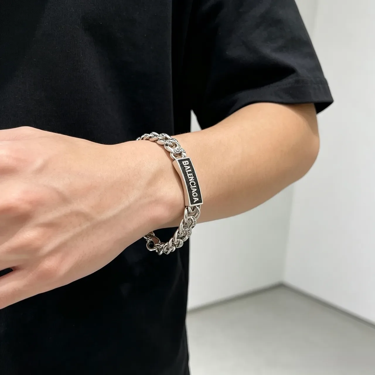 Pulseira Balenciaga Logo Plaque Prata Preta Corrente Curb-Link Chunky Retangular 8
