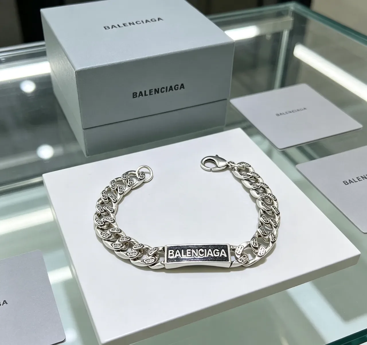 Pulseira Balenciaga Logo Plaque Prata Preta Corrente Curb-Link Chunky Retangular 9