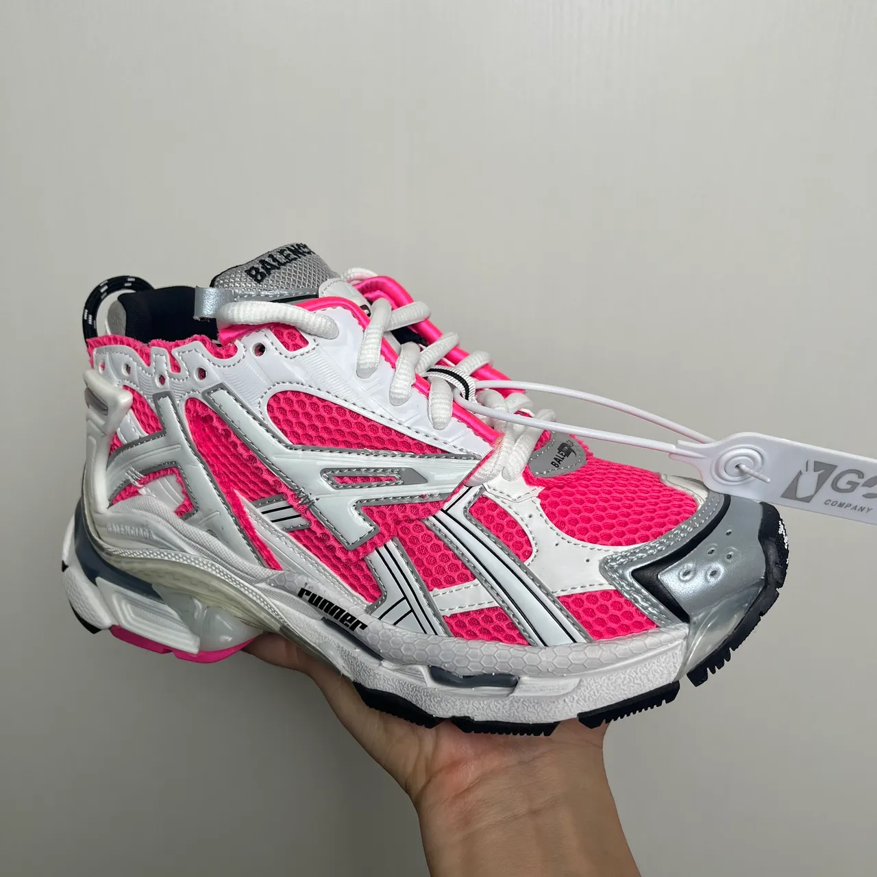 Balenciaga Tênis Chunky Rosa Branco Oversized Cage Overlay Textura de Favos de Mel na Sola Intermediária 2
