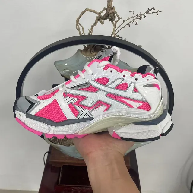 Balenciaga Tênis Chunky Rosa Branco Oversized Cage Overlay Textura de Favos de Mel na Sola Intermediária 5