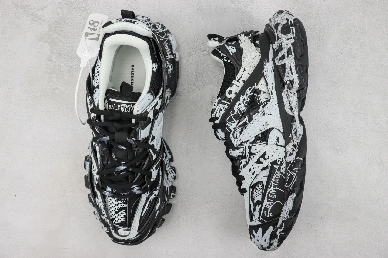 Balenciaga Runner Graffiti-Print Black and White zapatillas de suela gruesa 3