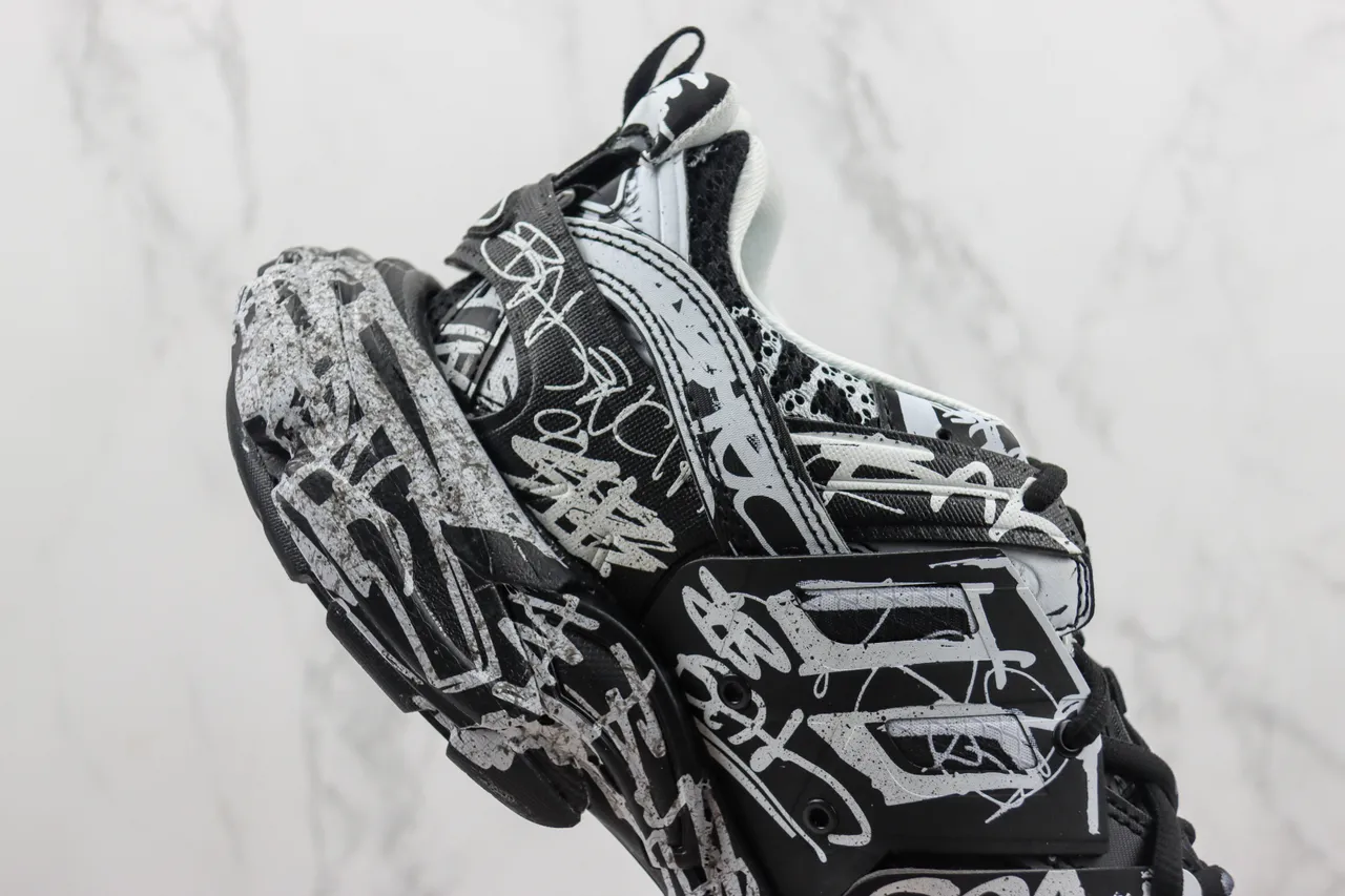 Balenciaga Runner Graffiti-Print Black and White zapatillas de suela gruesa 5