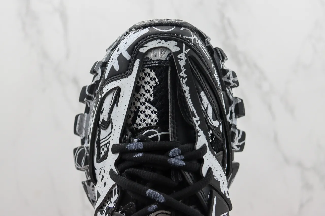 Balenciaga Runner Graffiti-Print Black and White zapatillas de suela gruesa 6