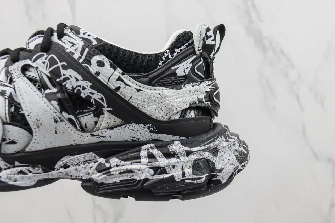 Balenciaga Runner Graffiti-Print Black and White zapatillas de suela gruesa 7