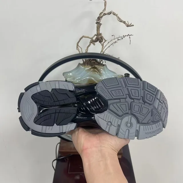 Balenciaga Runner Tênis Chunky Cinza e Preto 4