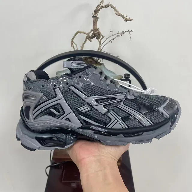 Balenciaga Runner Tênis Chunky Cinza e Preto 7