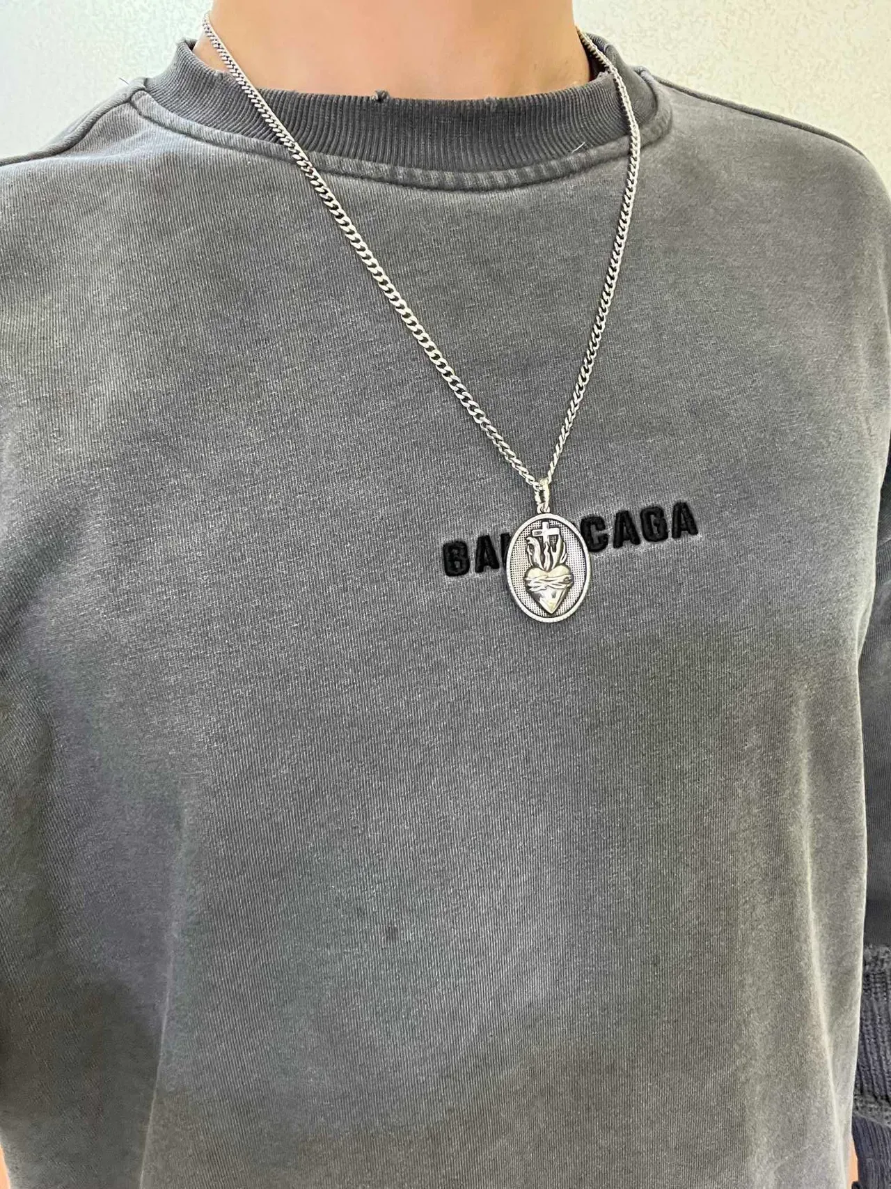 Balenciaga Pendentif Cœur Sacré Chaîne Curb Argent Noir Collier Oval Gravé 8