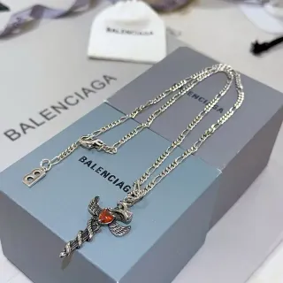 Balenciaga فضة أحمر سلسلة فيجارو صليب أجنحة قلادة