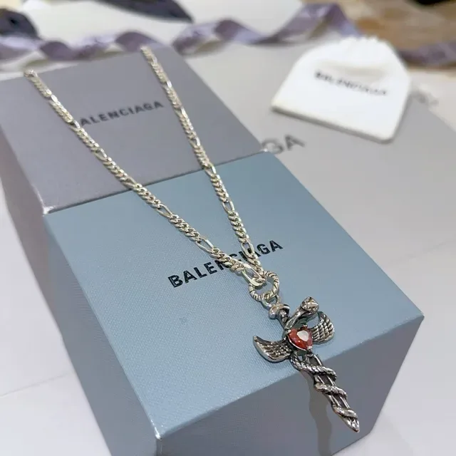 Balenciaga Argent Chaîne Figaro Croix Ailée Collier 3