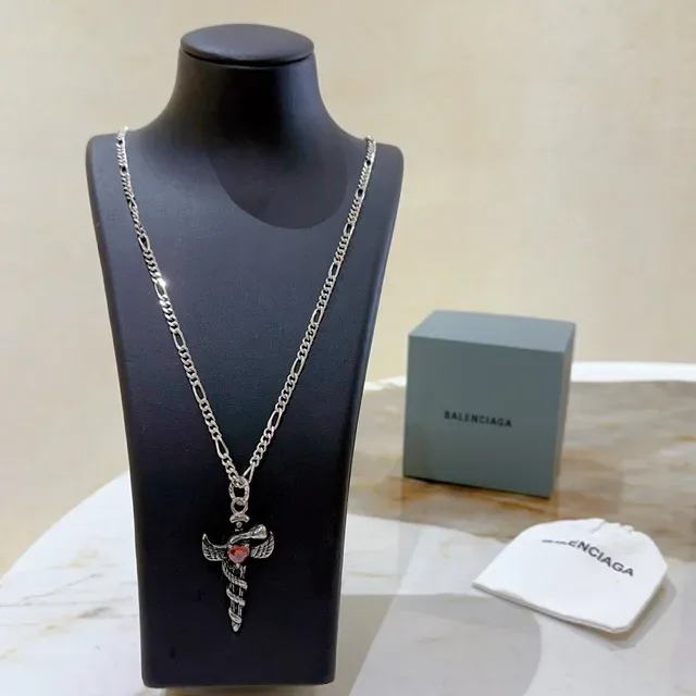 Balenciaga Argent Chaîne Figaro Croix Ailée Collier 7
