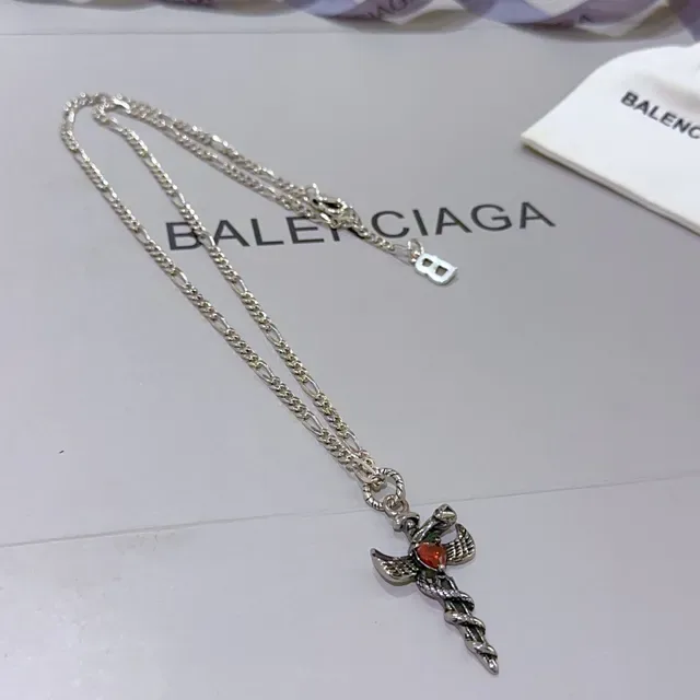 Balenciaga Argent Chaîne Figaro Croix Ailée Collier 9
