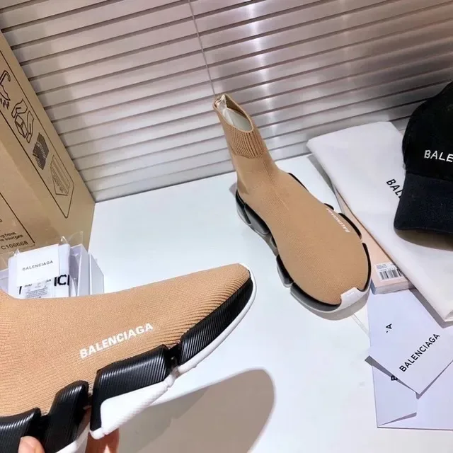 Balenciaga Speed Trainer Beige Noir Blanc Sneakers Lifestyle 4