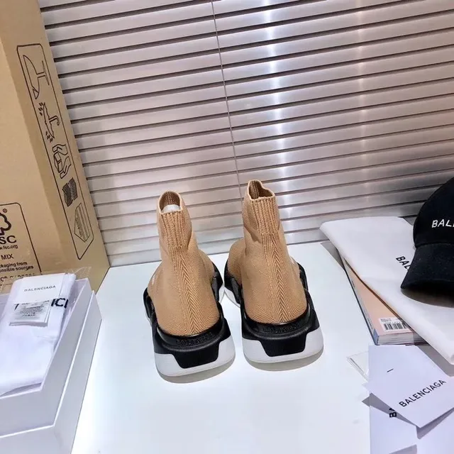 Balenciaga Speed Trainer Beige Noir Blanc Sneakers Lifestyle 7