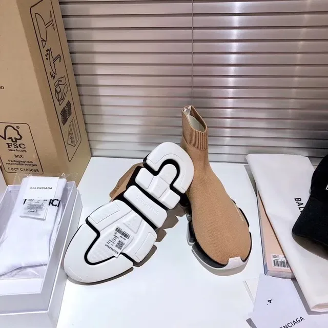 Balenciaga Speed Trainer Beige Noir Blanc Sneakers Lifestyle 9