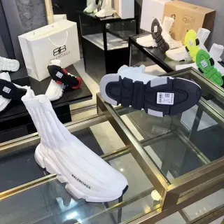 Balenciaga Speed Trainer সাদা ও কালো লাইফস্টাইল স্নিকার